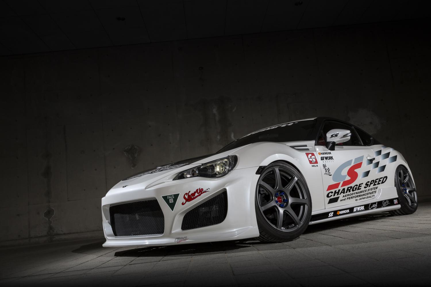 T7R 4 stud-28