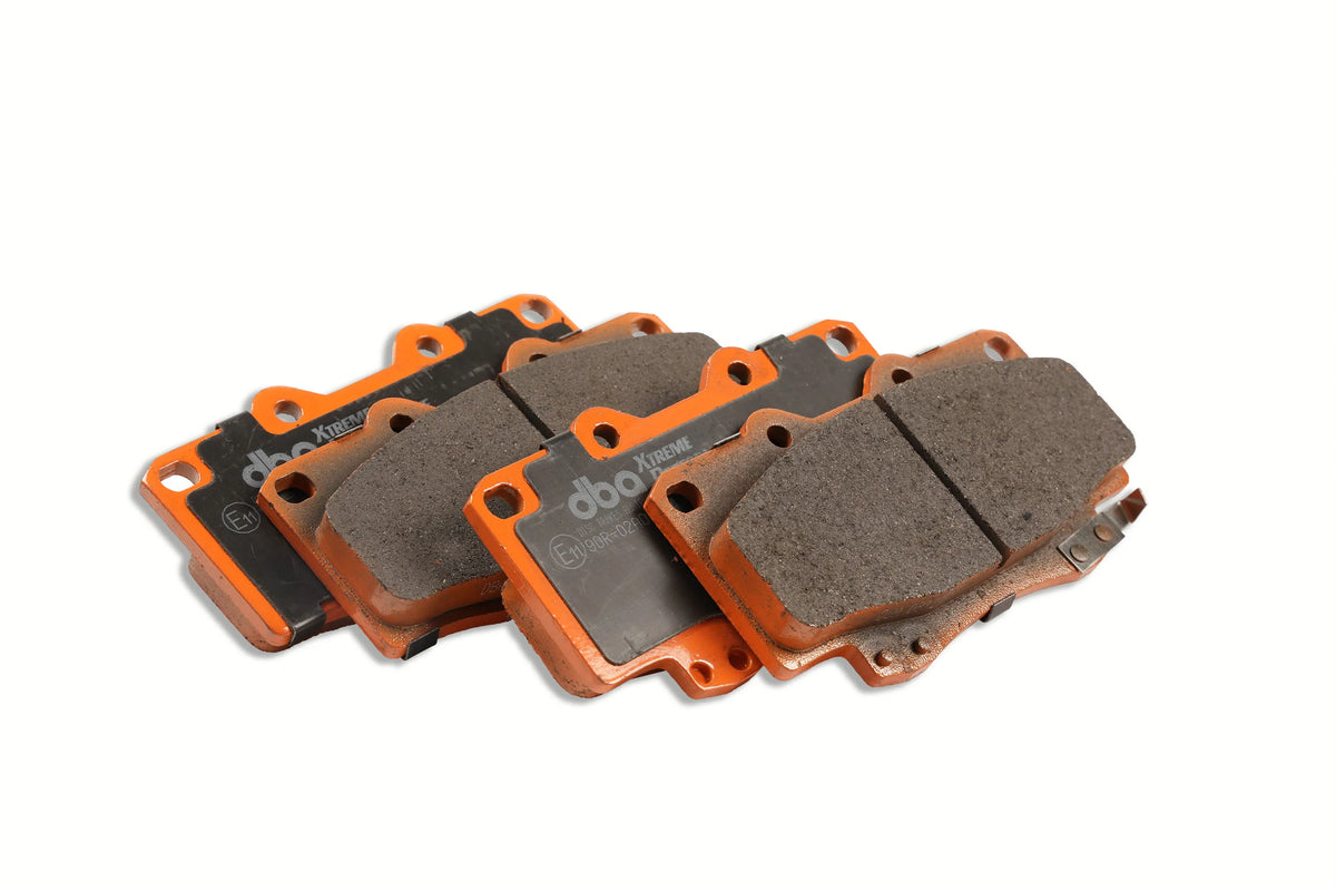 Subaru Impreza DBA Front Brake Kit – 4000 Series T3 Slotted & Xtreme Performance Brake Pads