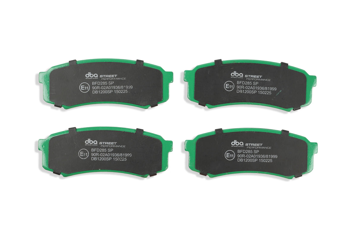Mitsubishi Pajero DBA Rear Brake Kit – Street Series T2 Slotted & Street Performance Brake Pads