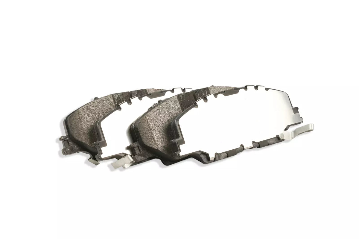 Isuzu D-MAX DBA Front Brake Kit – Street Series En-Shield Plain & Street Series Brake Pads